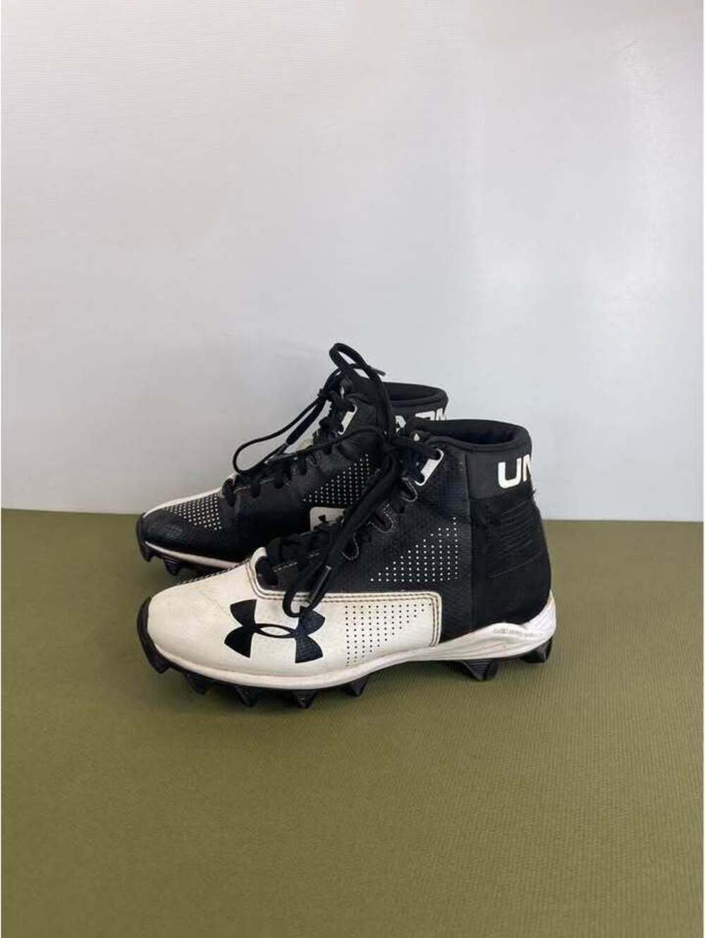 Under Armour Highlight RM Youth Football Cleats Black White 1289782-011 Size 2Y
